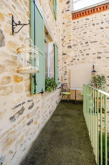 Petit Village Au Calme Chadeleuf France
