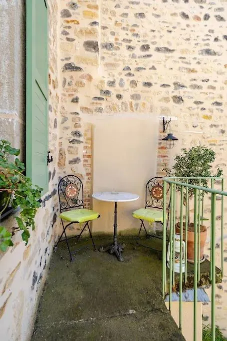 Petit Village Au Calme Chadeleuf 0*,  France